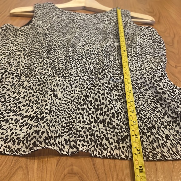 LOFT black n white sleeveless top with elastic waist - Picture 8 of 15
